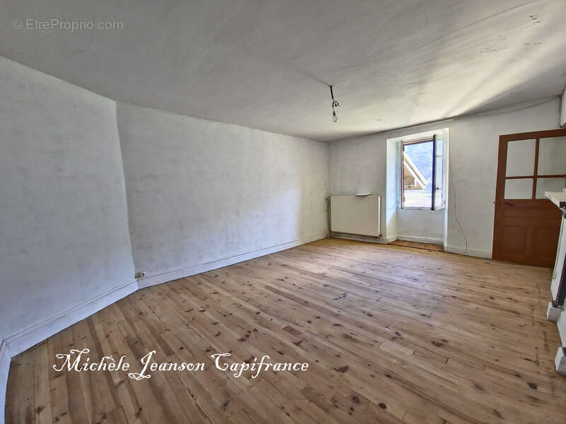 Maison à BETTON-BETTONET