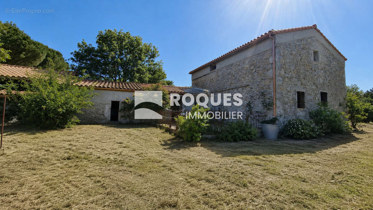 A VENDRE, Le Caylar, belle maison en pierres, cinq pièces, 146 m2 habitables, sur 1303 m2 de terrain - photo 4