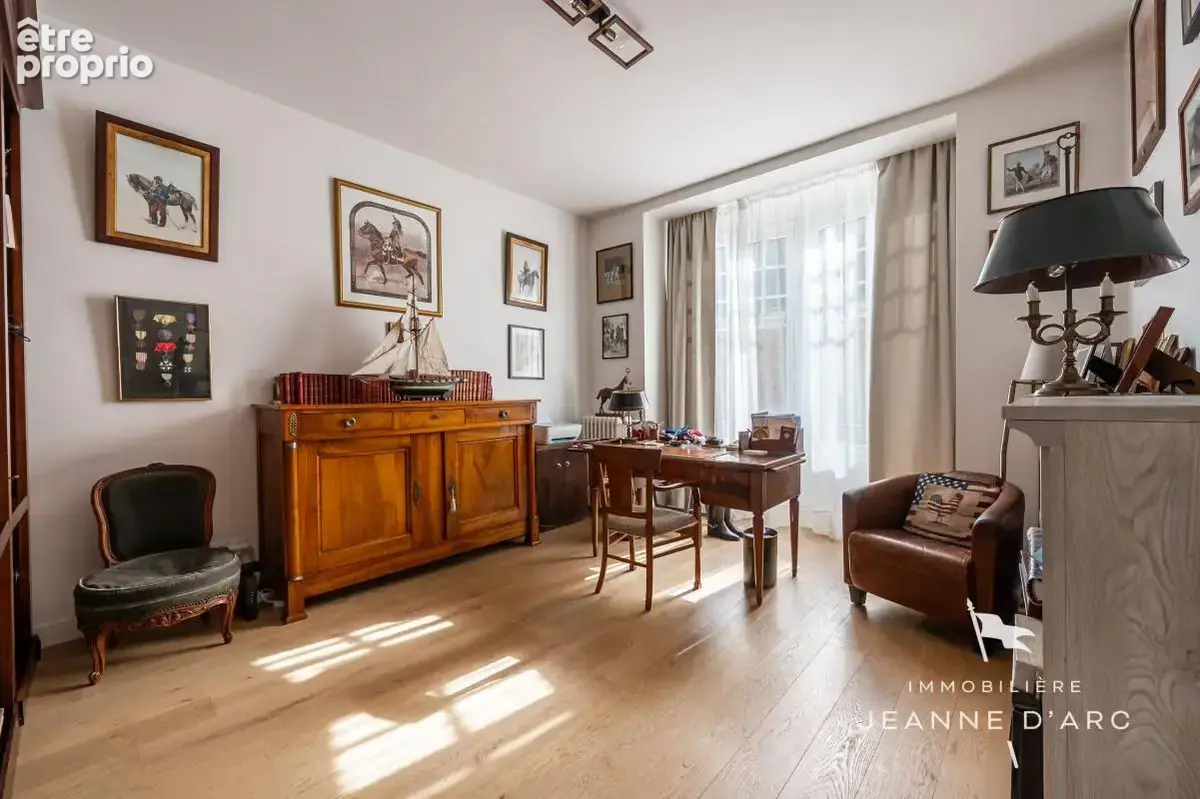 VERSAILLES - RIVE DROITE LES PRéS - Maison de ville 159 m²  - 8 pièces, 4 chambres - Dressing, Salle familiale dans Sous-sol Com - photo 11