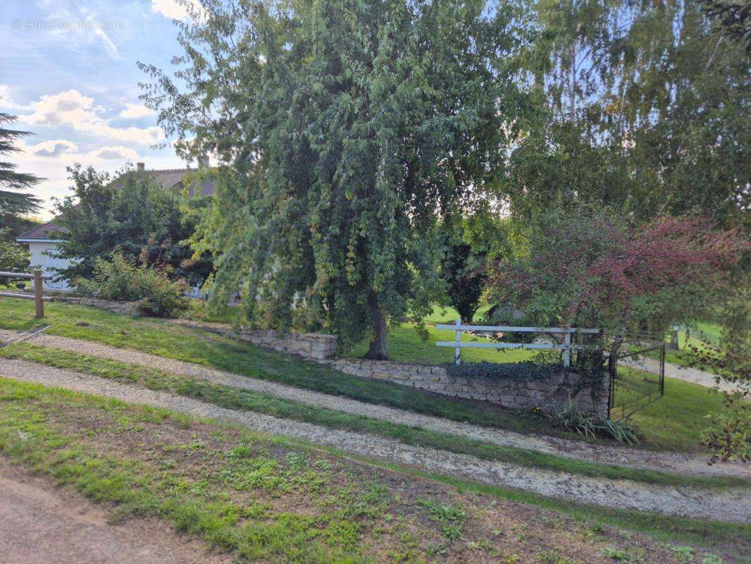 Maison à MONTGIVRAY