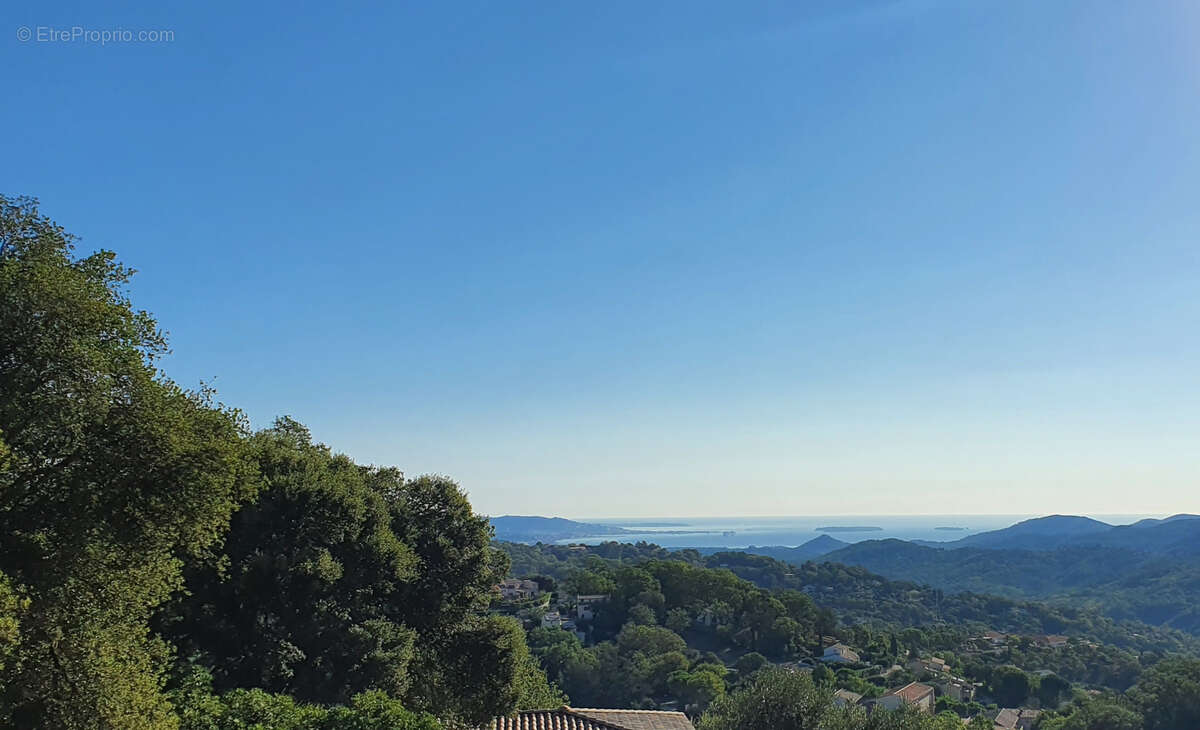 Terrain à LES ADRETS-DE-L'ESTEREL