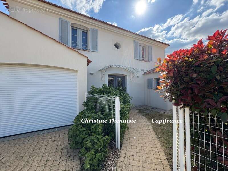 VILLA D'EXCEPTION Pièces spacieuses, 4 chambres, 3 salles de bains, 3 wc, Piscine privée  COEX (85) - photo 22