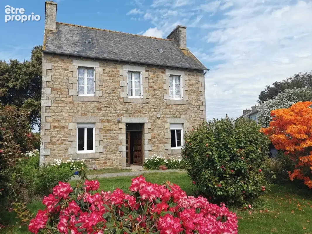 Maison à CAOUENNEC-LANVEZEAC