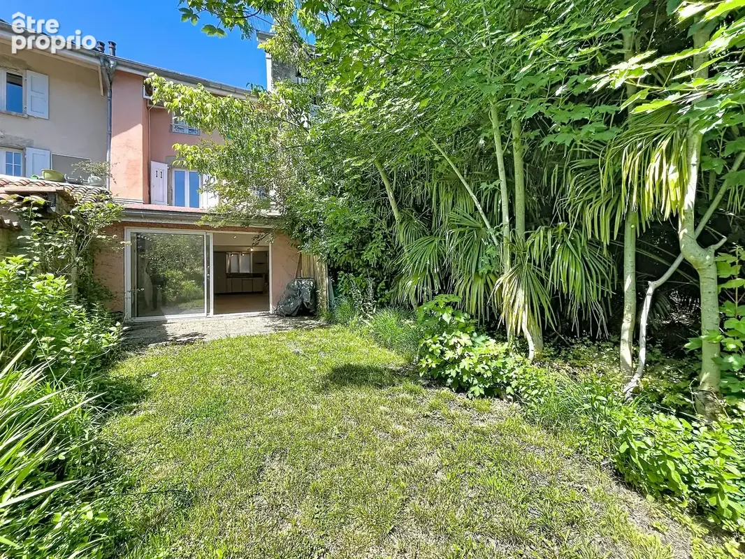 Vue du jardin - Maison à LA TRONCHE