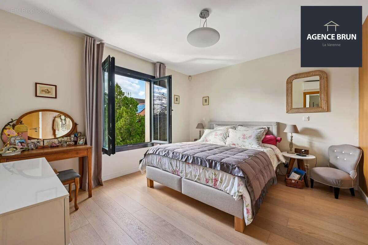 Maison à SAINT-MAUR-DES-FOSSES