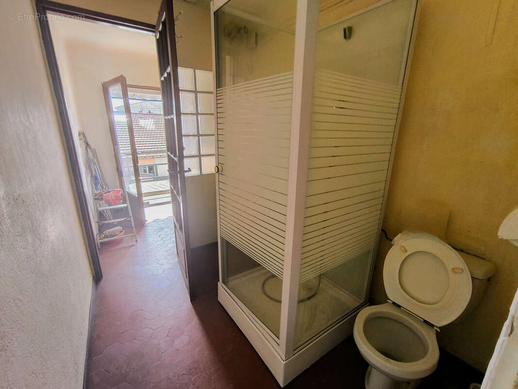 À vendre : appartement à rénover de 43 mètres carrés dans le secteur de Toulon Ouest. - photo 6