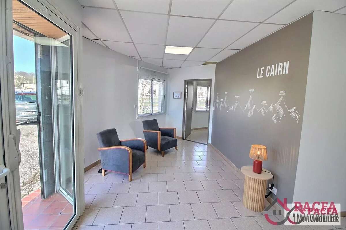 Espace Commercial Moderne à Saïx - photo 2