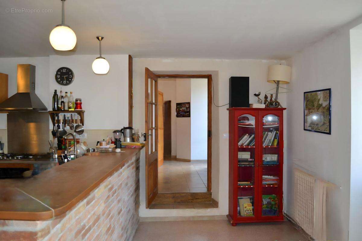  À VENDRE : Maison de caractère en pierres + dépendance - Cœur de Berrias ! - photo 8