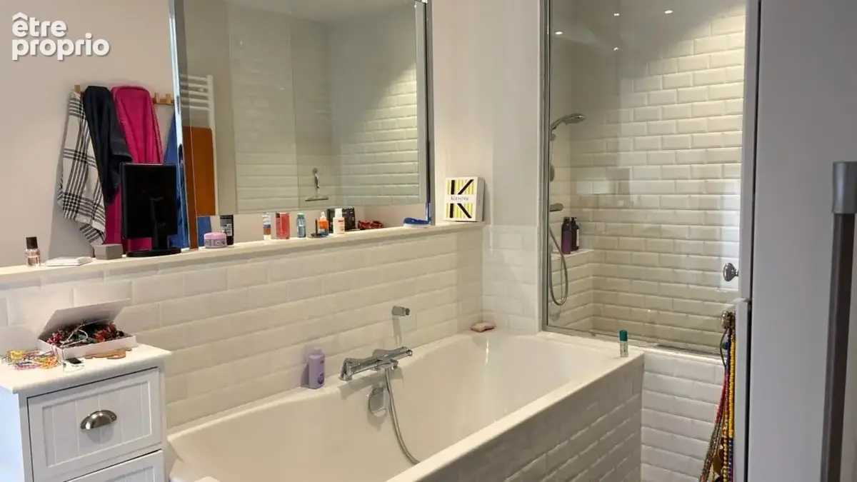 Propriété de caractère en pierre - 376 m² - Piscine chauffée -  Panneaux solaires - Champigny à 10minutes de N. de Poitou - photo 18