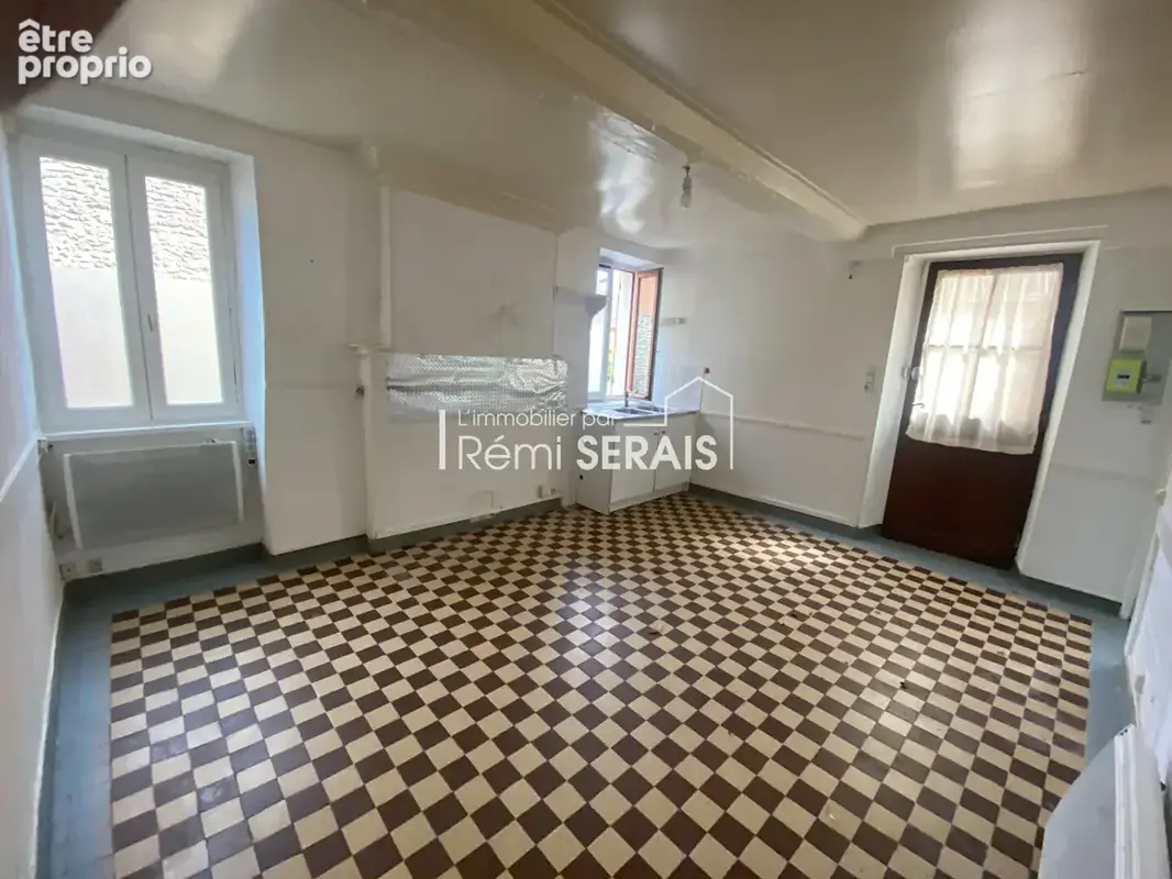 SAINT PIERRE EN AUGE : Maison mitoyenne avec dépendance et garage - photo 3