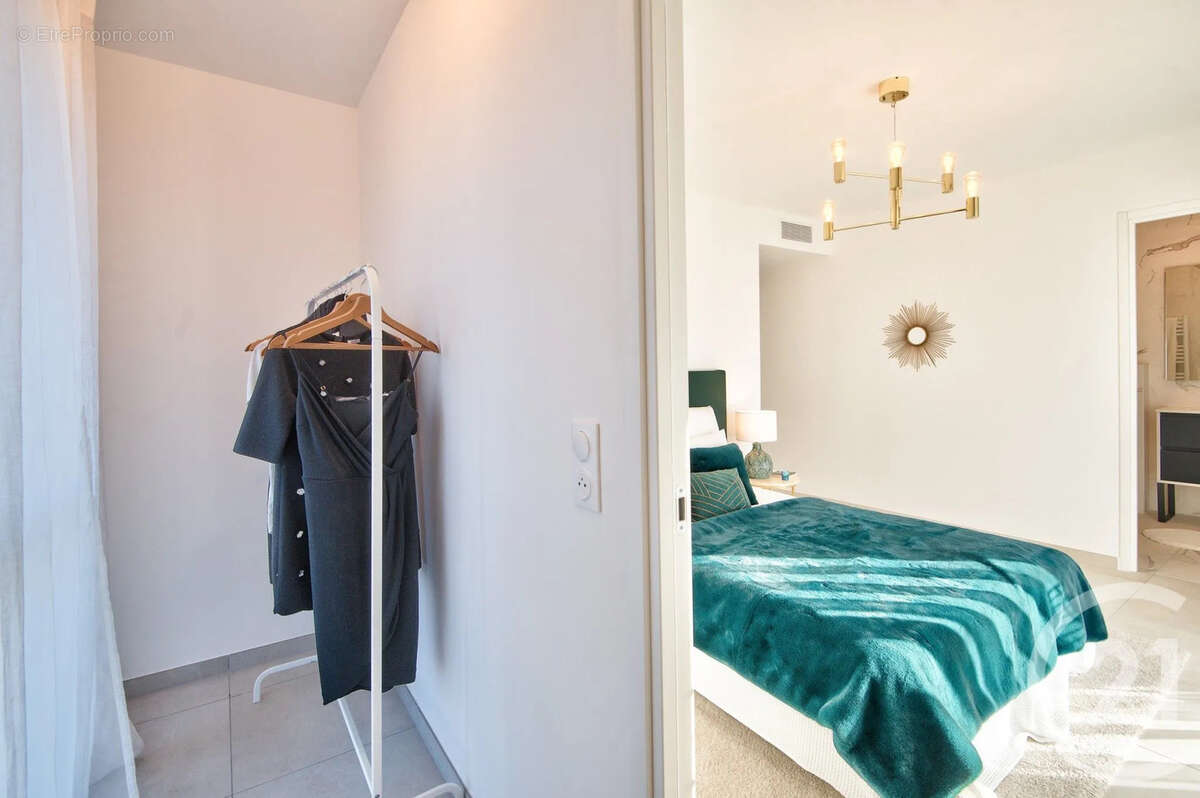 Appartement à SAINT-LAURENT-DU-VAR