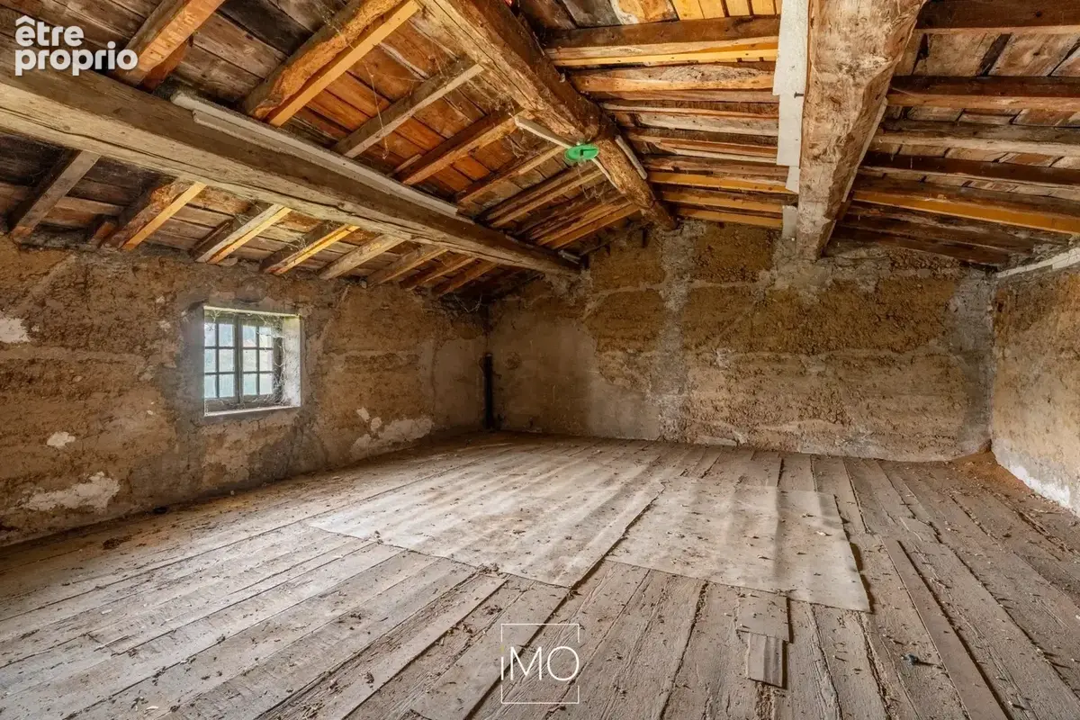 SAINT-GERMAIN-AU-MONT-D’OR – Maison de caractère avec vue dégagée et fort potentiel - photo 9