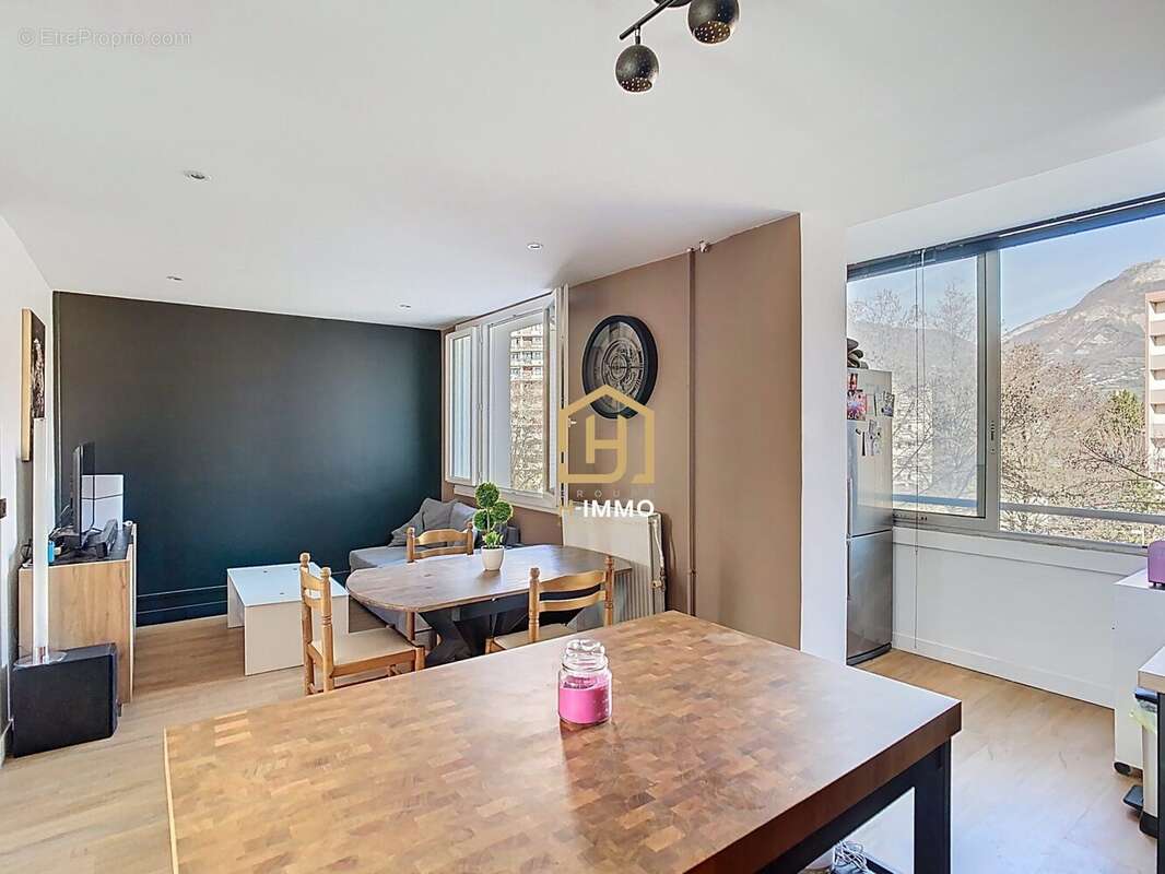 Appartement à SAINT-MARTIN-D'HERES