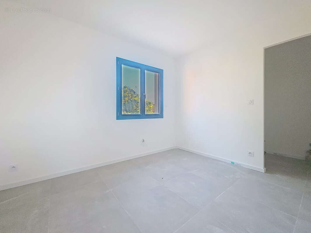 L’agence Négoce Habitat vous propose à la vente cette villa situé sur la commune de LUNEL Quartier La Magnaner - photo 8