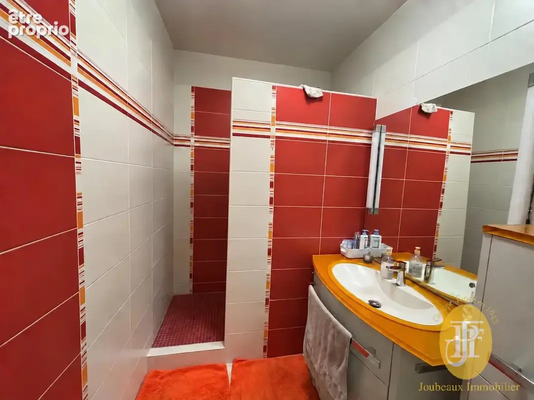Rare Appartement - 110.82 m2- 4 pièces Centre ville - photo 7