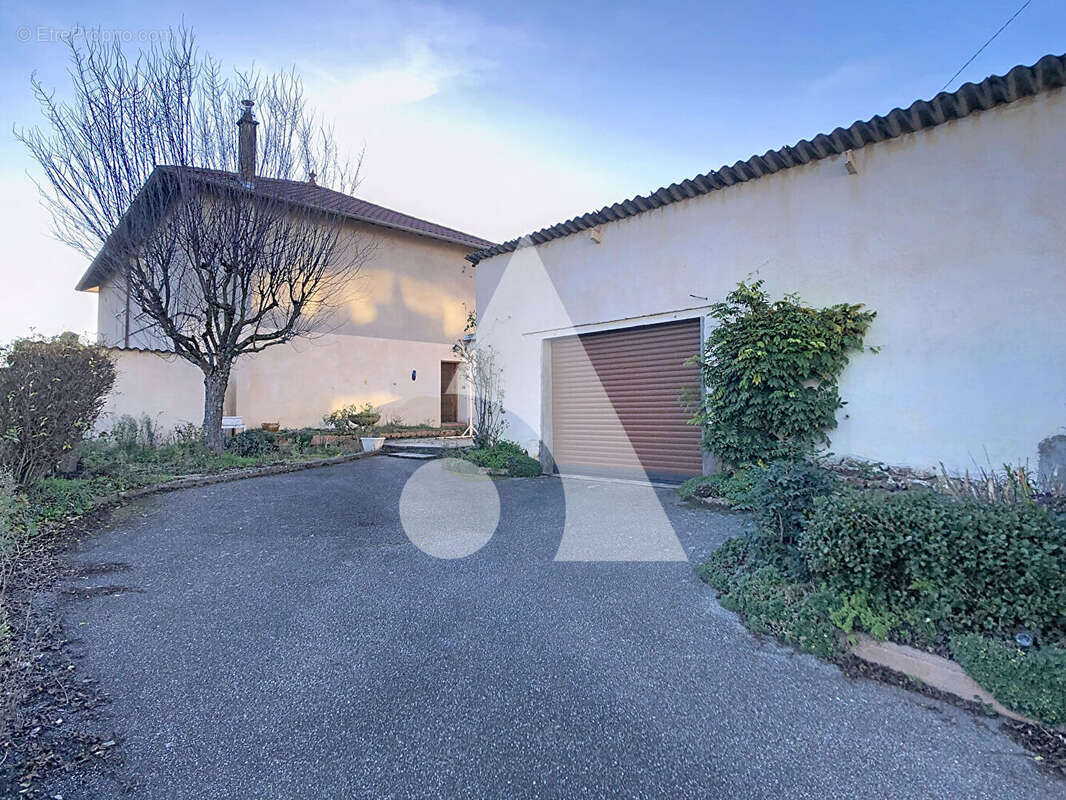 Appartement à SAINT-SYMPHORIEN-SUR-COISE