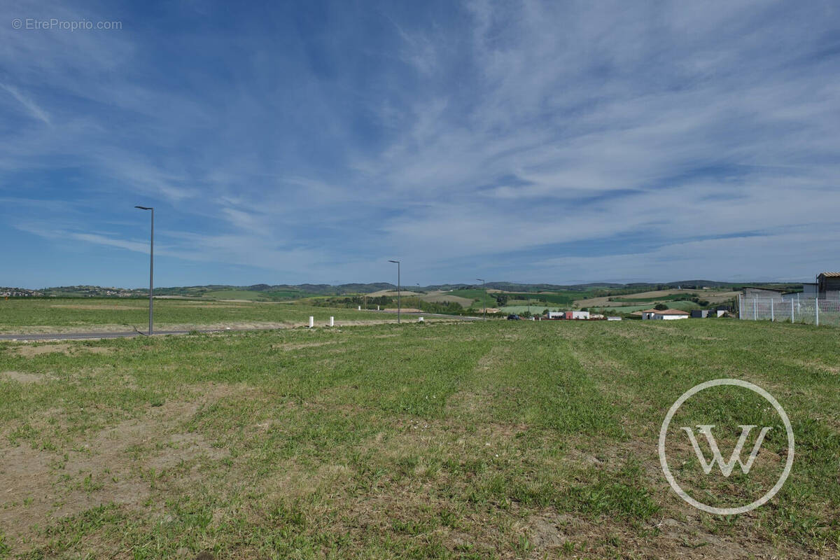 Terrain à VILLENEUVE-LES-MONTREAL