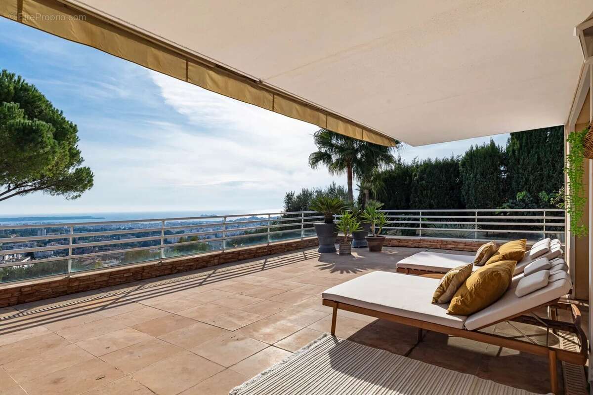 Appartement à LE CANNET