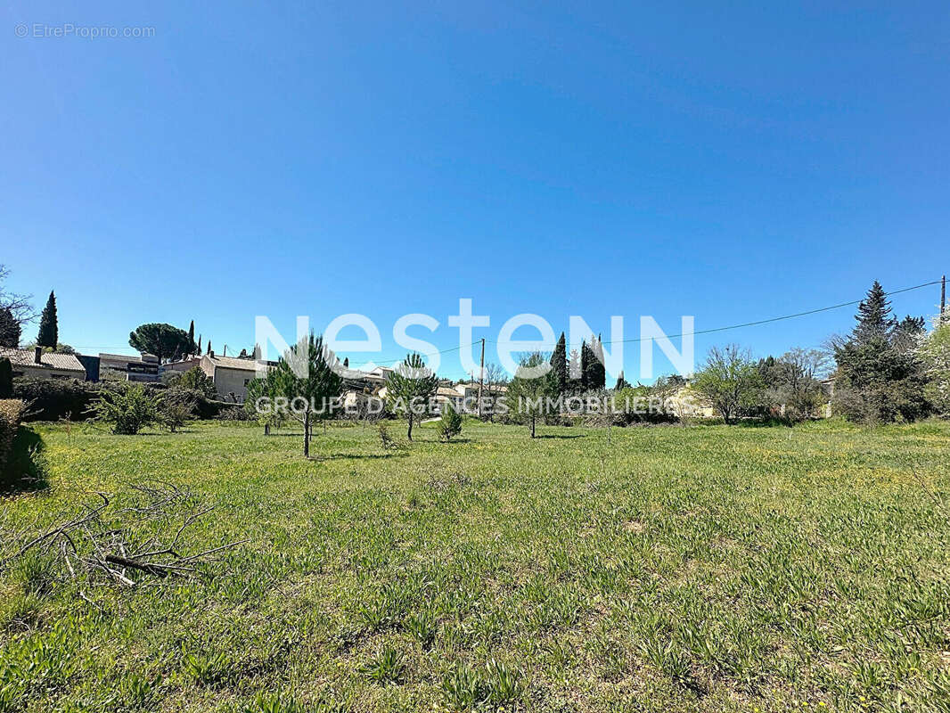 Terrain à LORGUES
