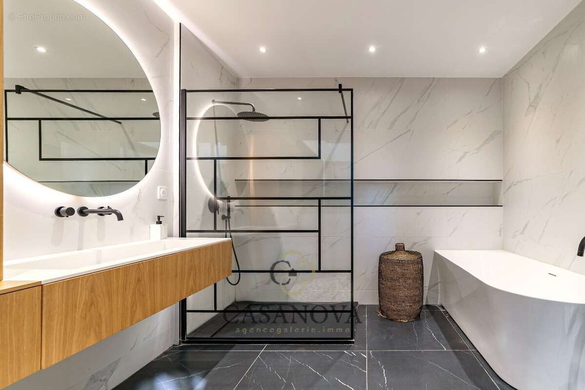 Maison à SAINT-CLEMENT-DE-RIVIERE