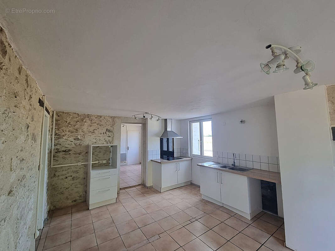 Maison à MONTAIGU-DE-QUERCY