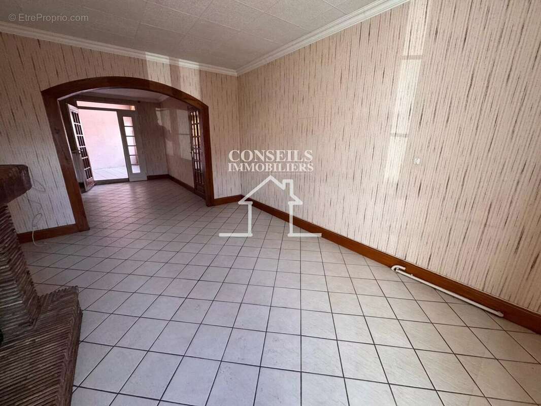 Maison à VILLENEUVE-SUR-YONNE