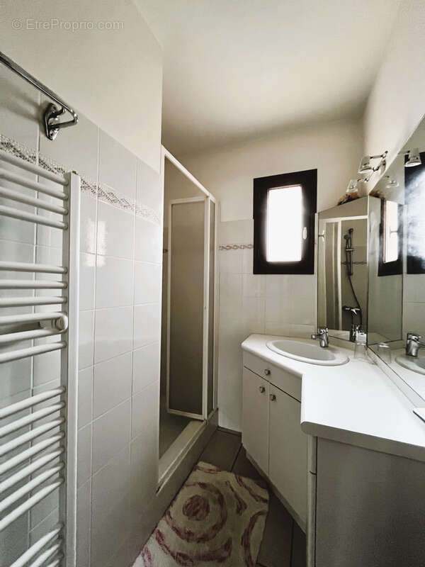 Maison à SAINT-LAURENT-DE-LA-SALANQUE