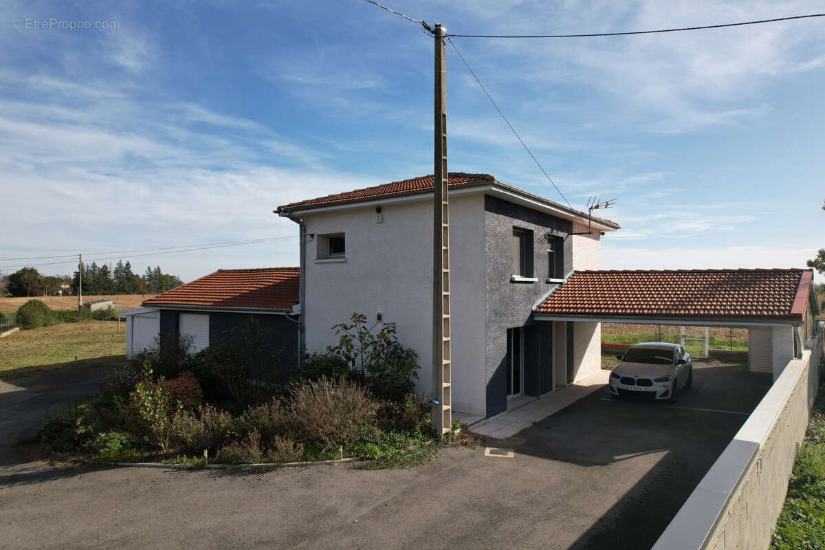 Maison à SAINT-ELIX-LE-CHATEAU