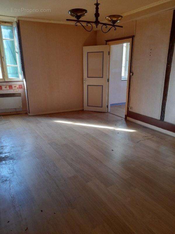 Appartement à CLUIS