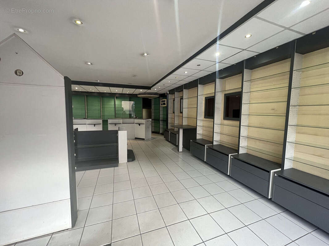 Commerce à AUBERIVES-SUR-VAREZE