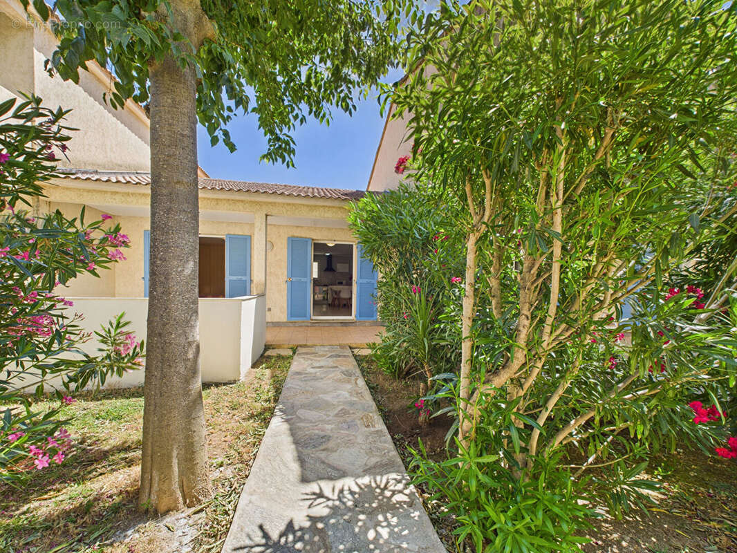 Appartement  2 pièce(s) 48 m2 - Piscine - photo 2