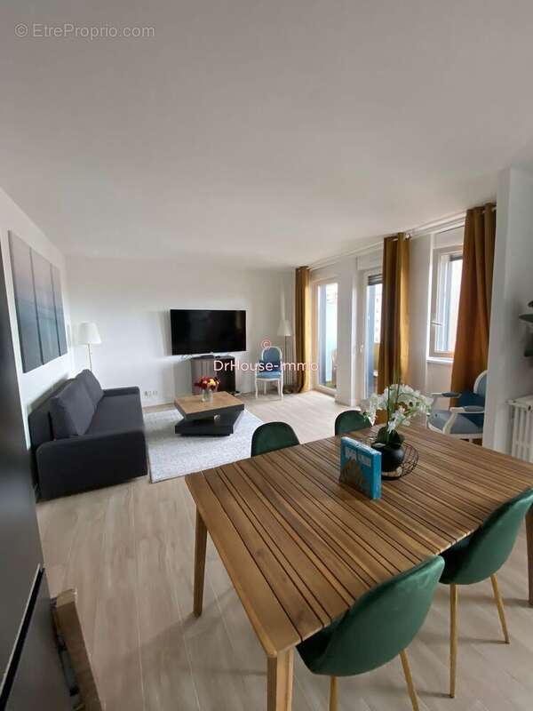 Appartement à COURBEVOIE