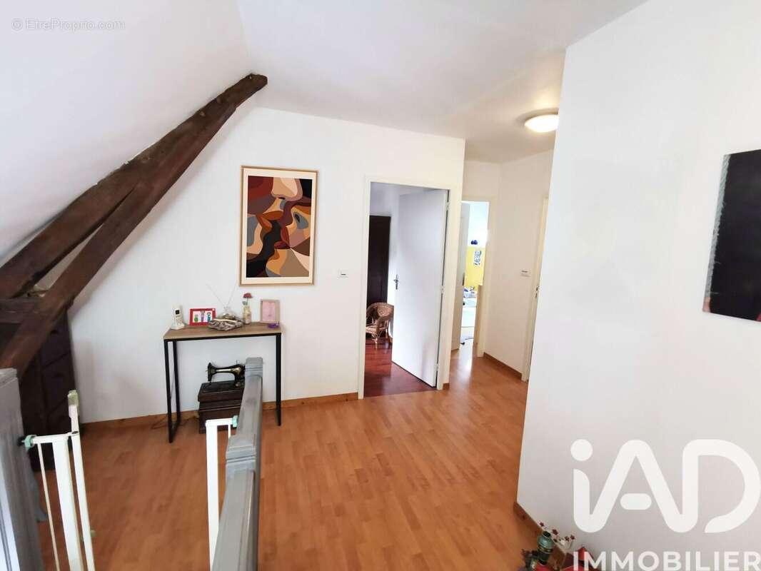 Maison 211 m² à Montigny-Lengrain  - photo 8