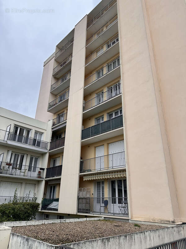 Appartement à YZEURE