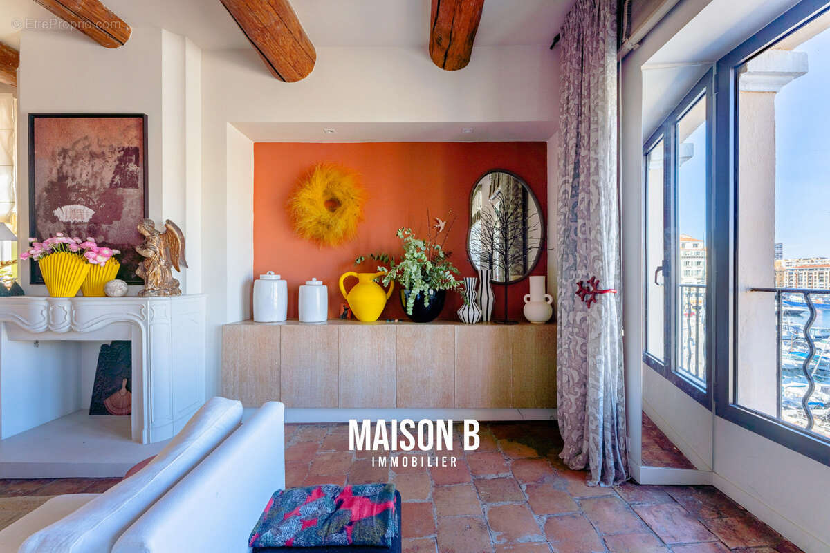 Appartement à MARSEILLE-1E