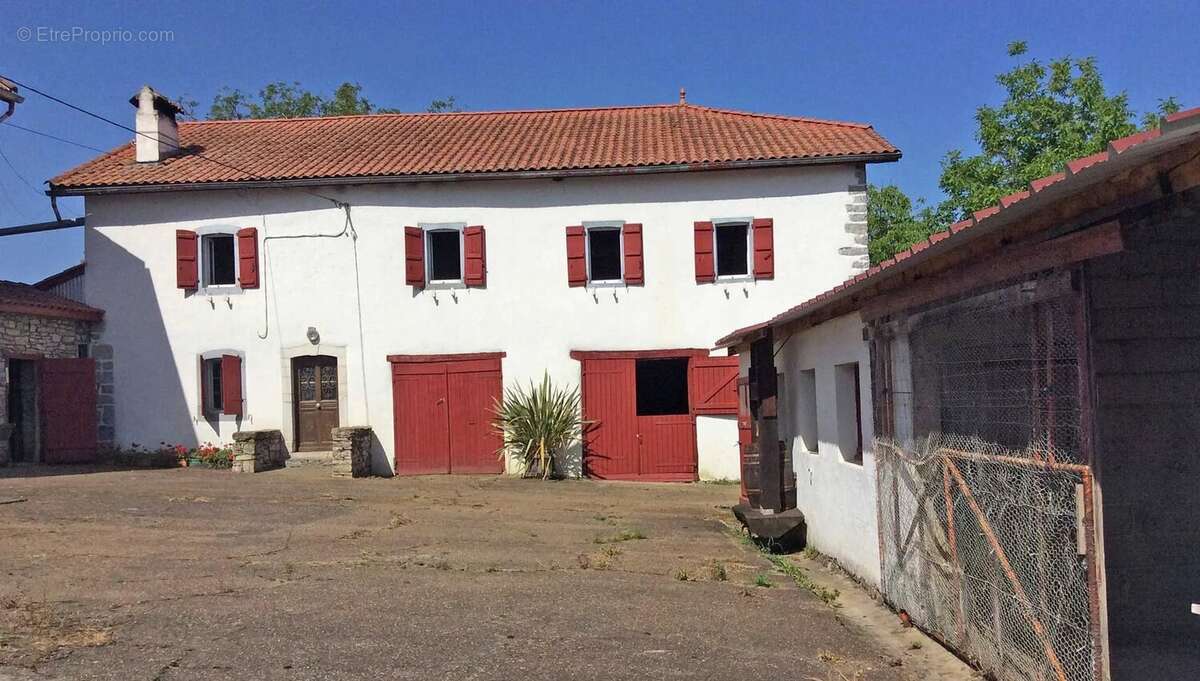 Maison à LOHITZUN-OYHERCQ