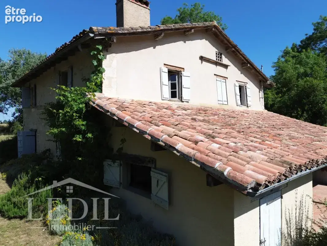 Maison de Pierre isolée avec dépendances - photo 1
