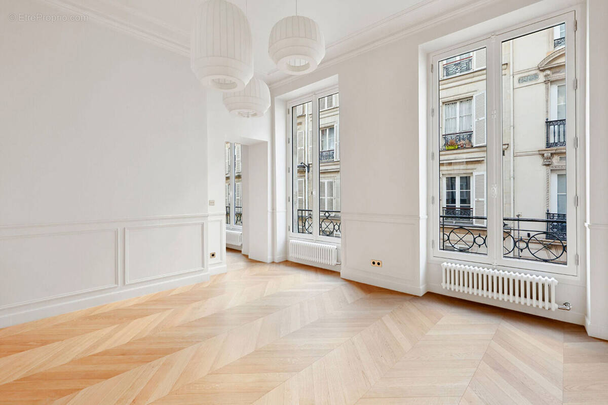 Appartement à PARIS-1E