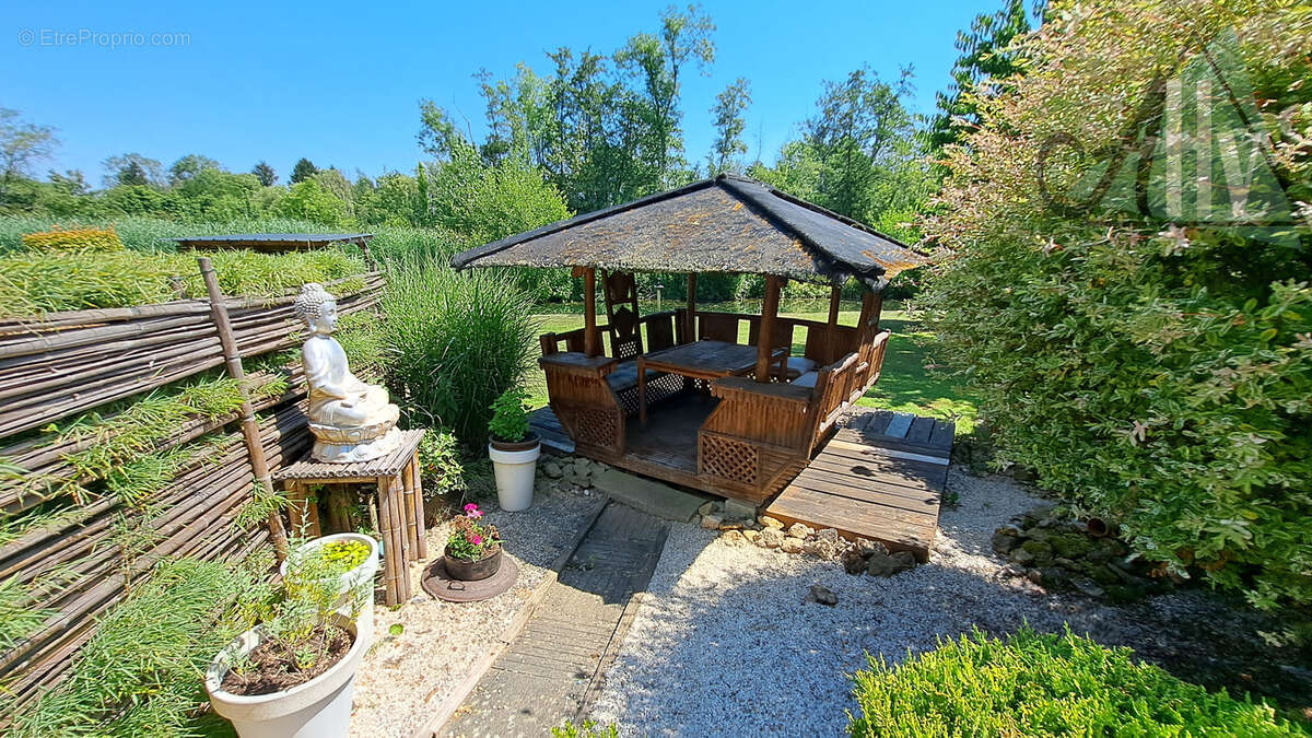 Pont sur Yonne (89) - Maison de 161 m2 avec 4 chambres, sous-sol, piscine et accès direct à l'Yonne. - photo 17