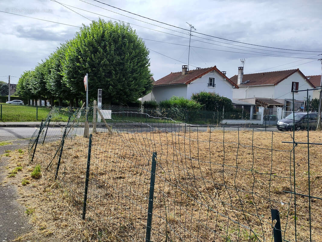 Terrain à MAROLLES-EN-HUREPOIX