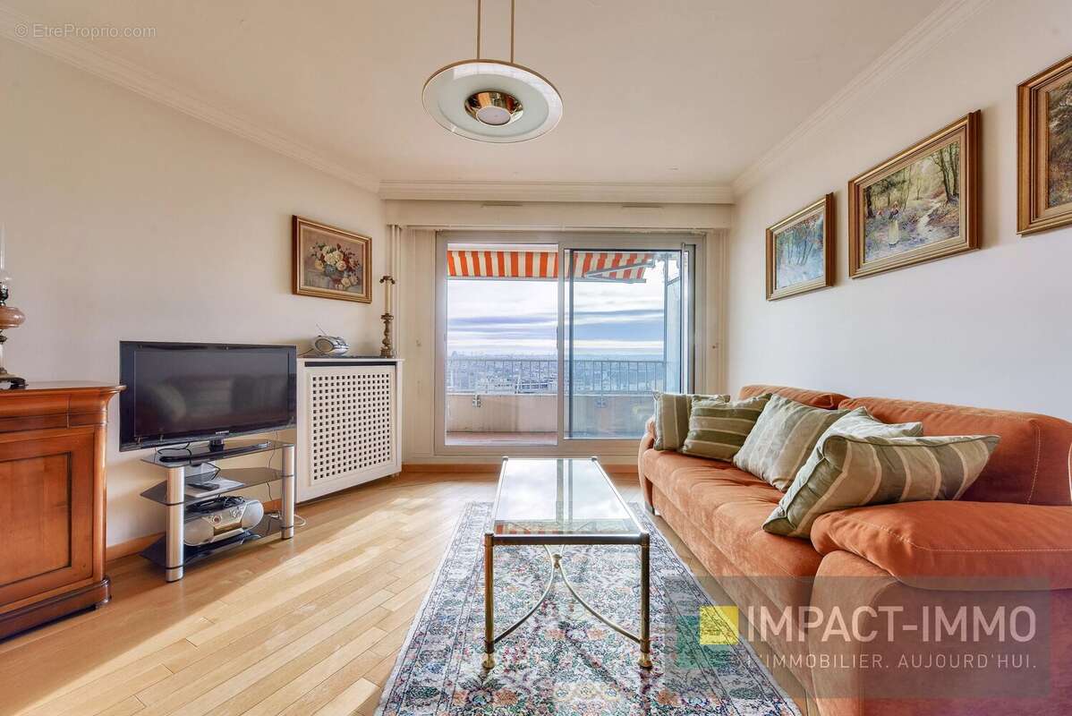 Appartement à COURBEVOIE