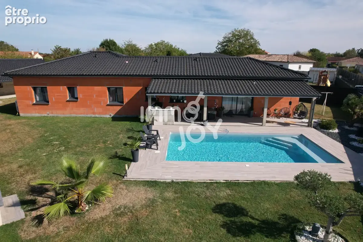 Maison contemporaine de plain-pied 143m2 - Piscine - 1 336m2 de terrain - photo 3