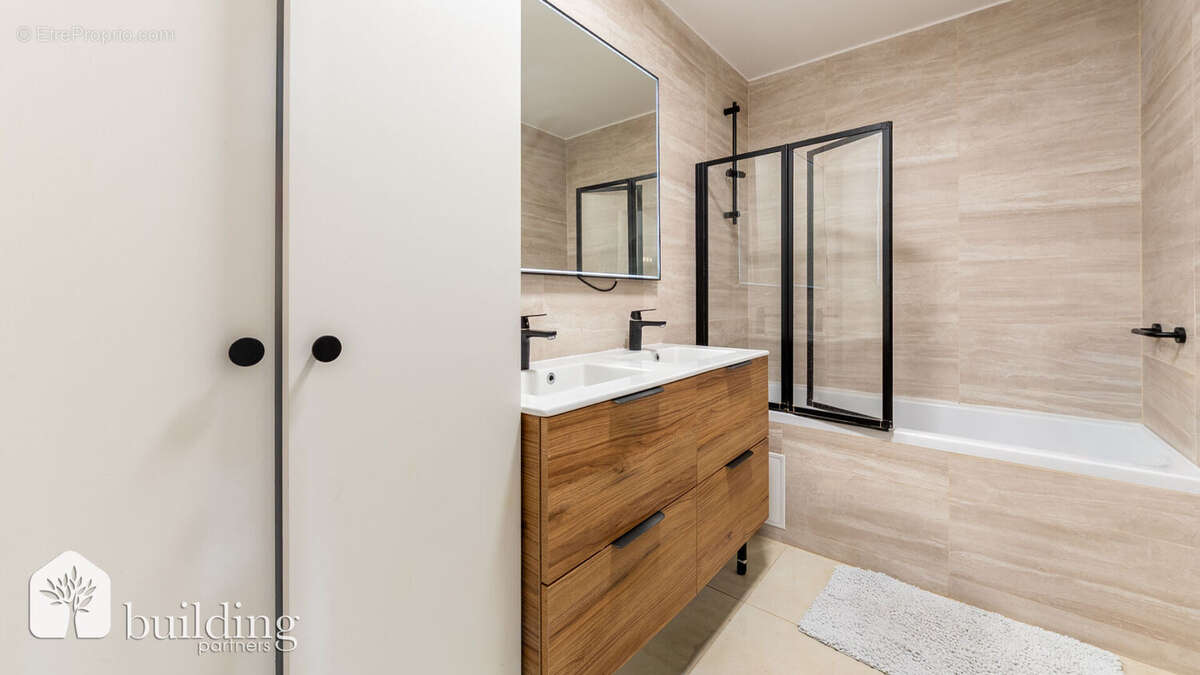Appartement à COURBEVOIE