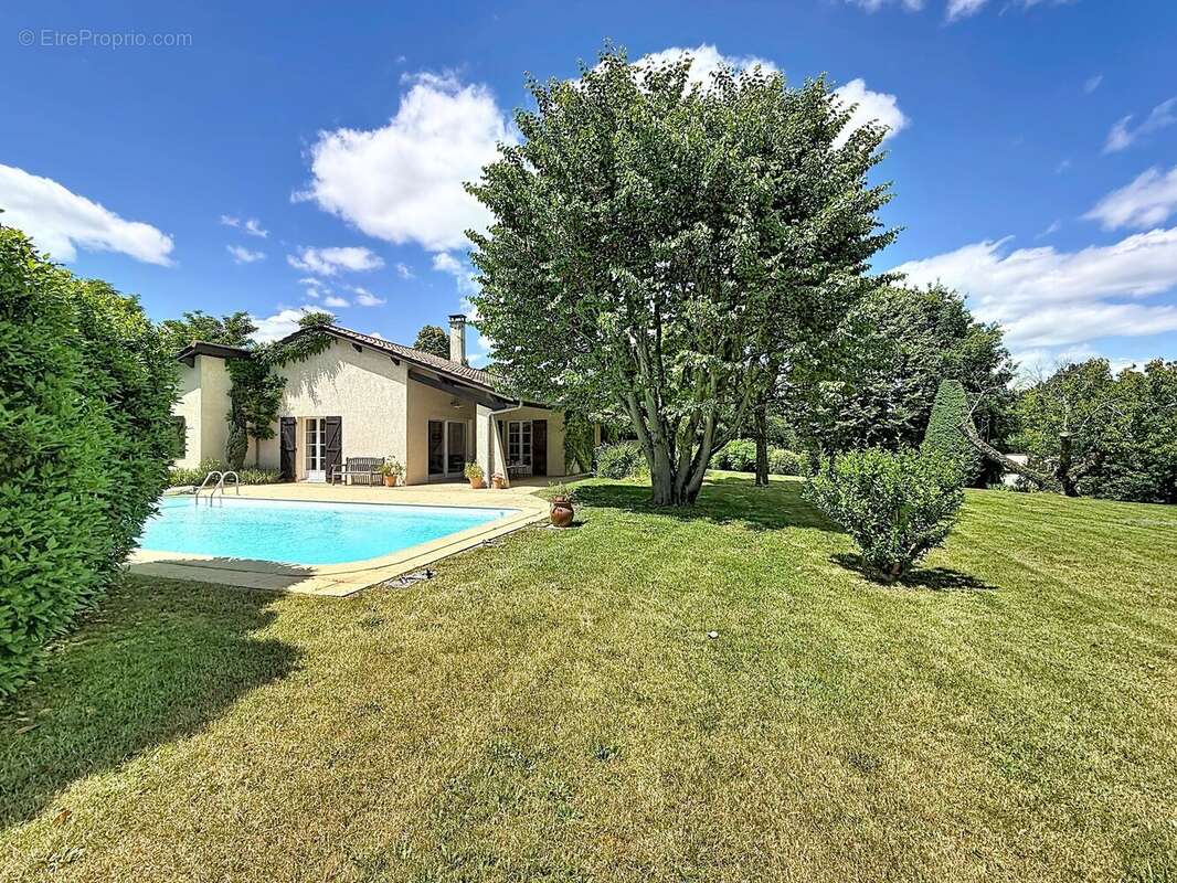Maison 190 m² à Charbonnieres-Les-Bains  - photo 2