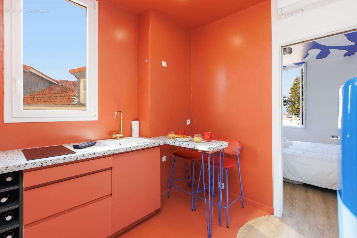 Appartement 2P, 30 m², balcon vue mer – Le Suquet Cannes, dernier étage  - photo 2