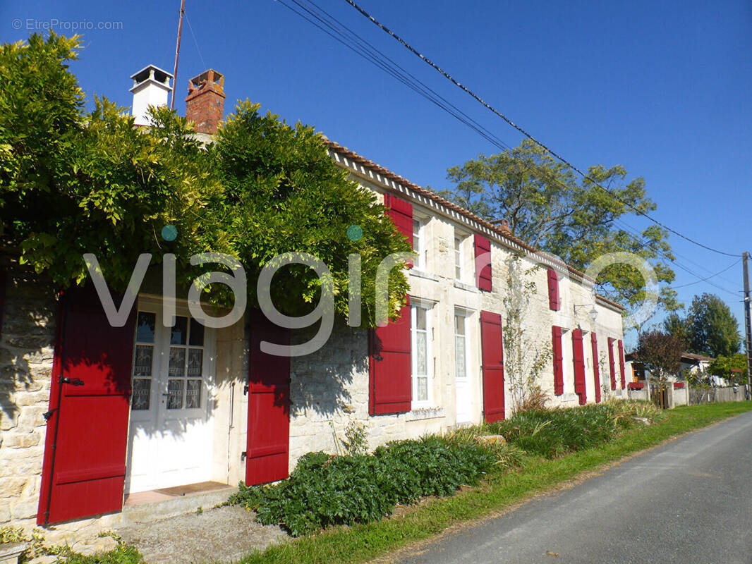 Maison à DAMVIX