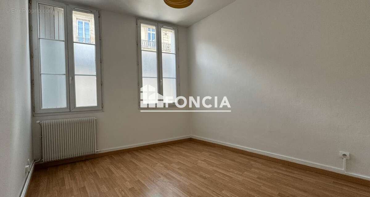 - Quartier VICTOIRE - T2 dans un Immeuble en pierre - photo 5