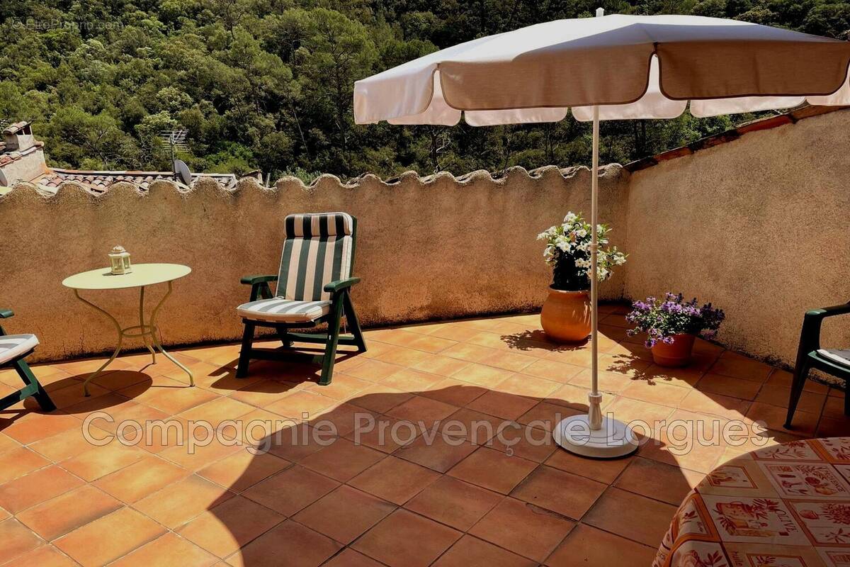 Maison à ENTRECASTEAUX