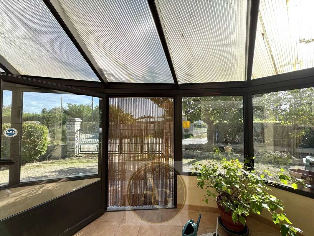 Maison à VILLENEUVE-LA-COMPTAL