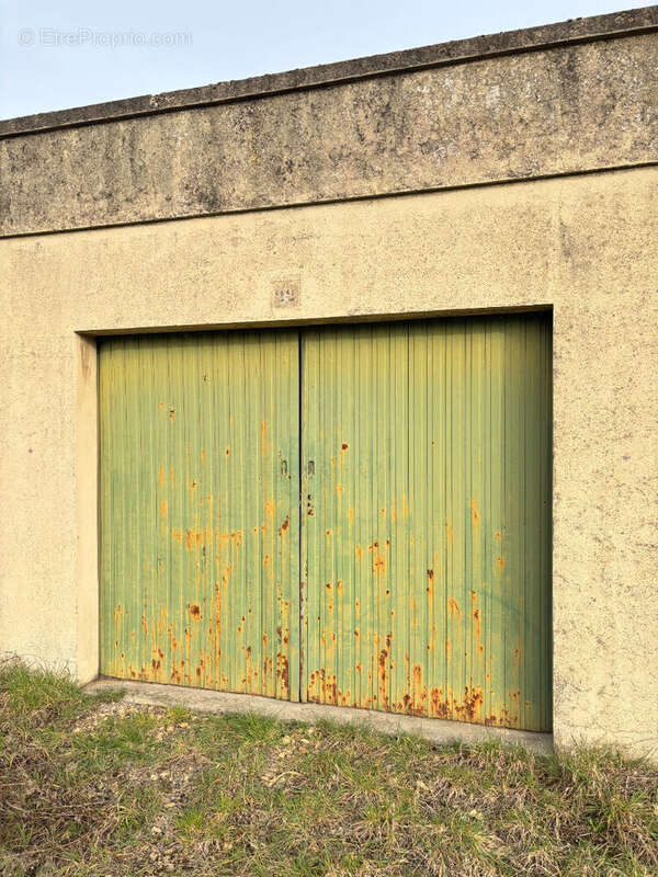 Parking à VITRY-SUR-ORNE